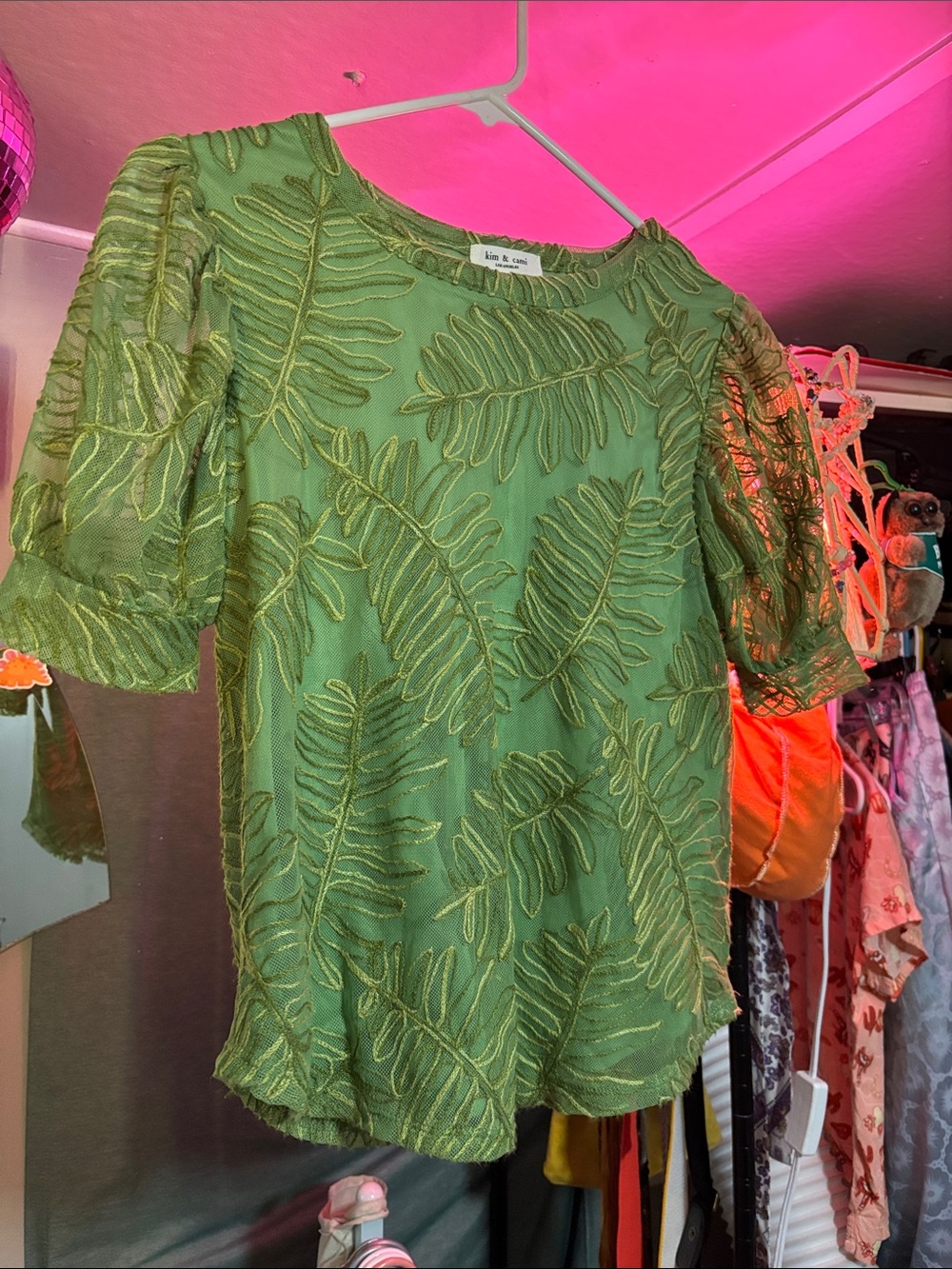 Kim & Cami Los Angeles Green Palm Leaf Embroidered Mesh Flutter Sleeve Top S